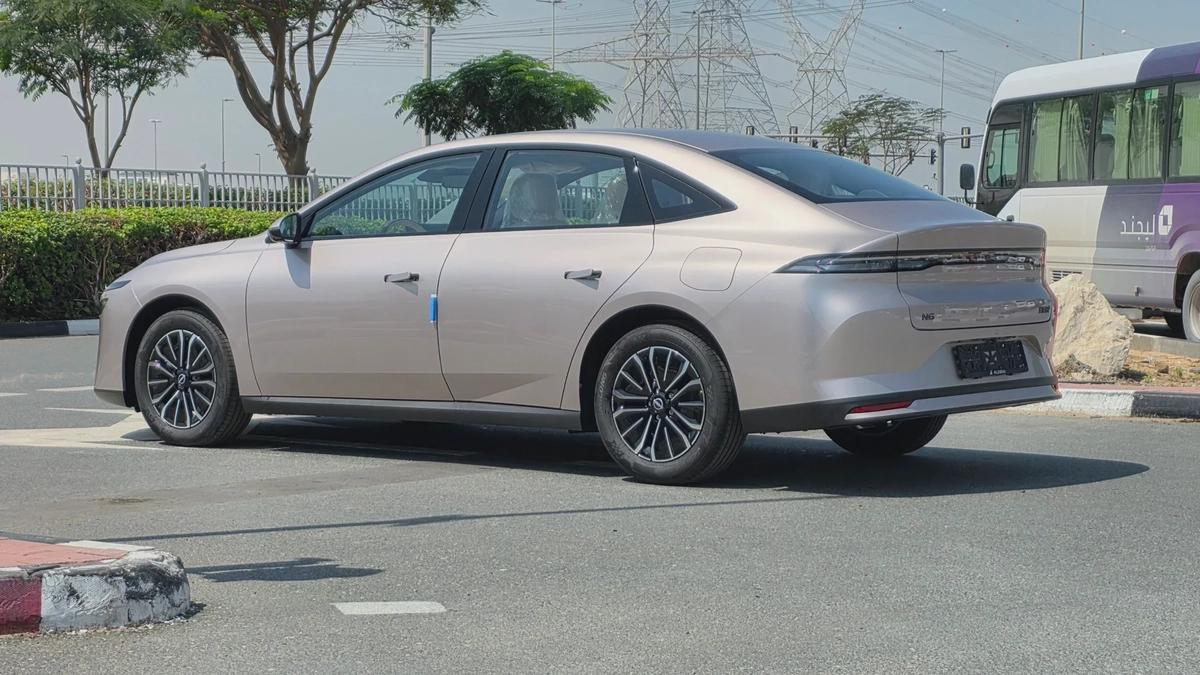 Nissan N6 180 Max (Gold White)-8-8