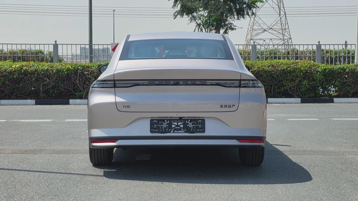 Nissan N6 180 Max (Gold White)-7-7