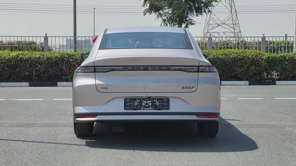 Nissan N6 180 Max (Gold White)