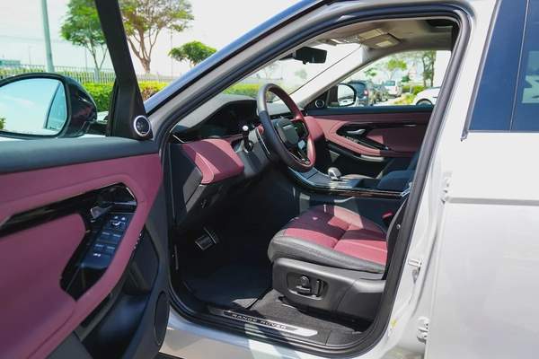 RANGE ROVER EVOQUE SE P250 DYNAMIC 2025!! FIVE YEARS WARRANTY!! THREE YEARS SERVICE CONTRACT!!