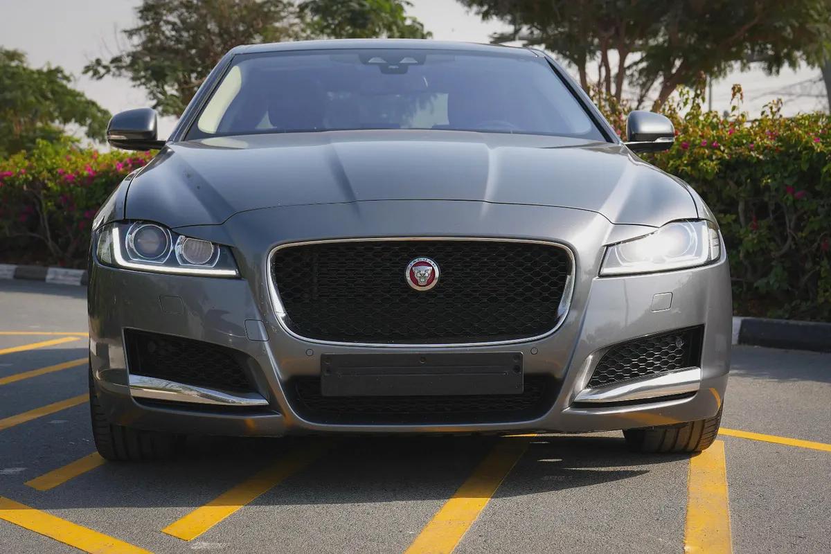 JAGUAR XF 25T 2017!! GCC SPECS!!-1-1