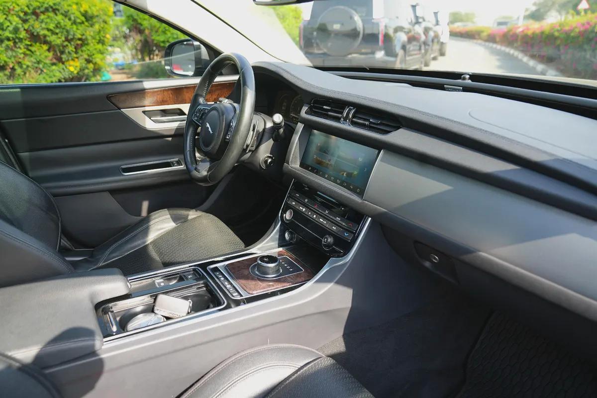 JAGUAR XF 25T 2017!! GCC SPECS!!-13-13