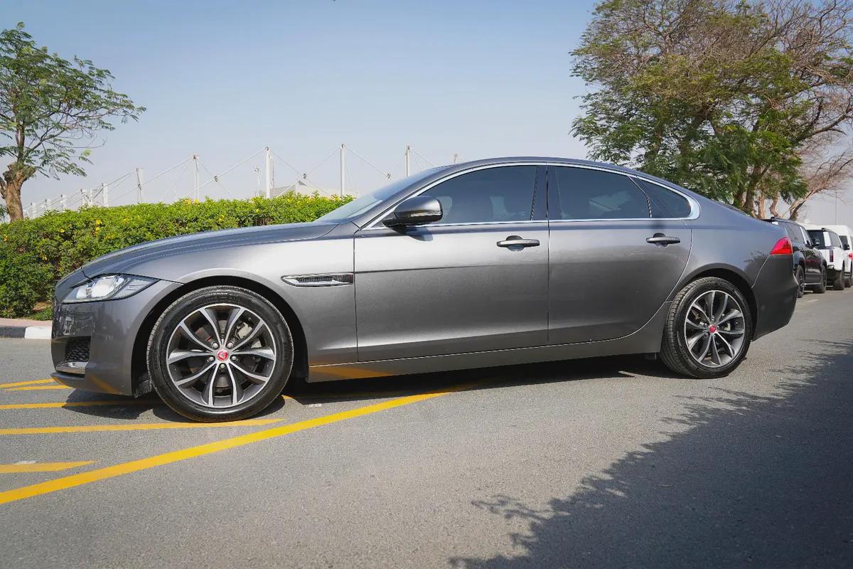 JAGUAR XF 25T 2017!! GCC SPECS!!-16-16