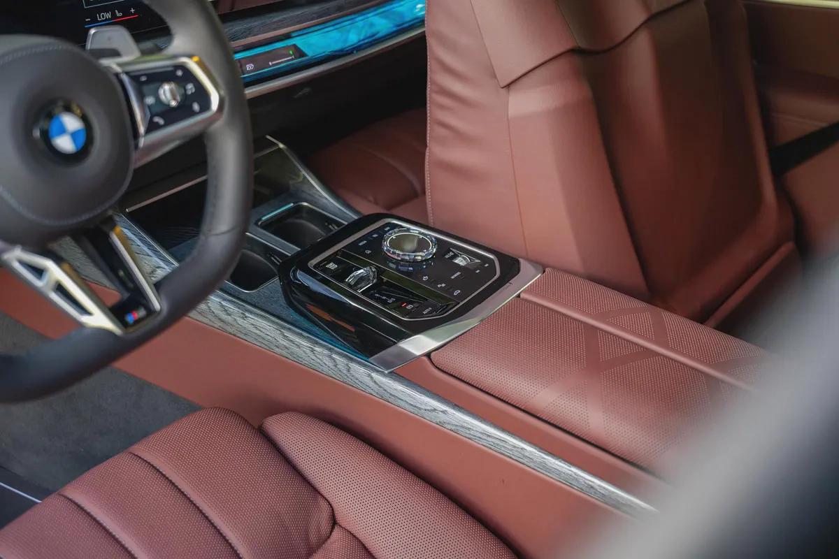 2026 || BMW 735I || M-KIT PLUS || WITH CHAUFFEUR PACKAGE || LIKE NEW CONDITION-13-13