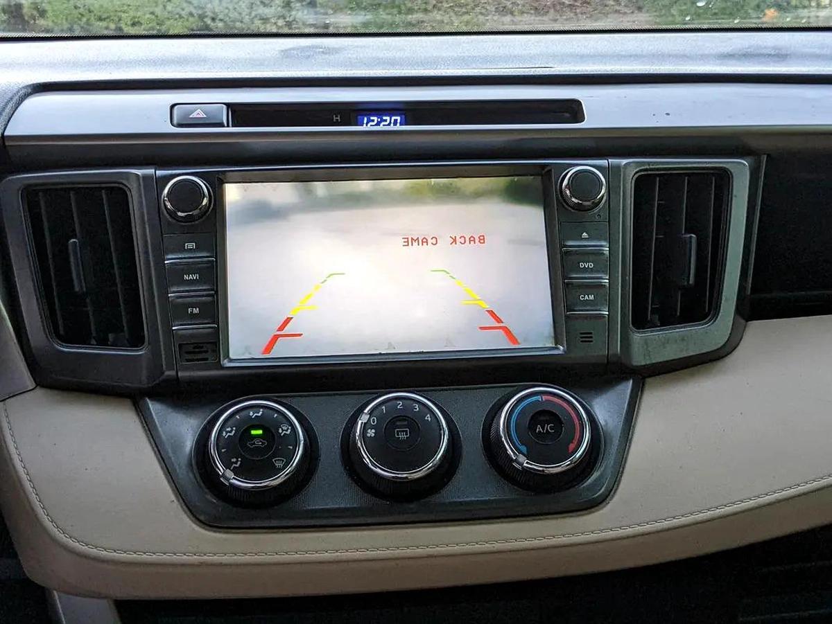 Toyota RAV4 GCC 2014 Prestine Condition Mid Option With Navigation Low KM Perfect Family SUV-11-11