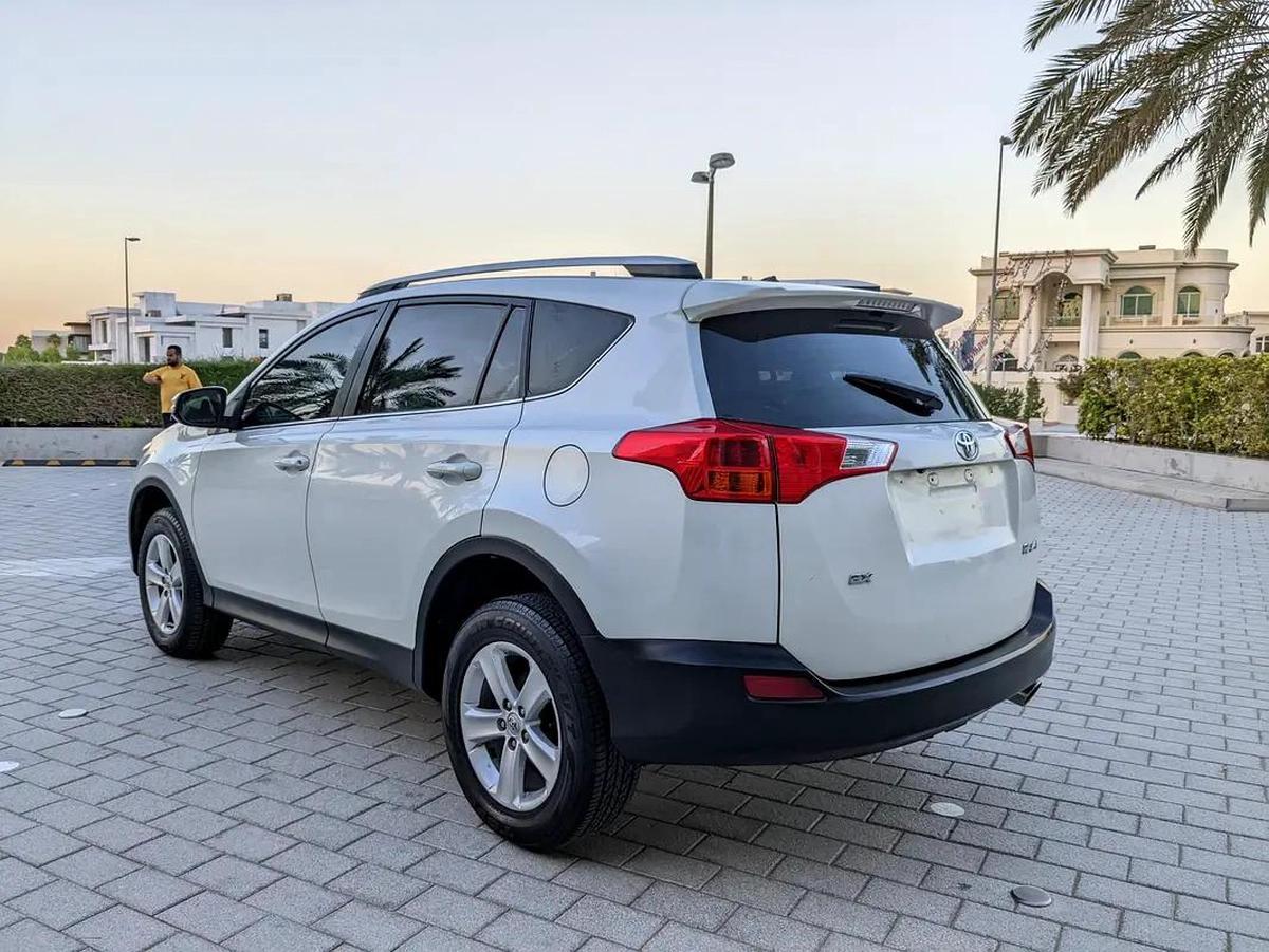 Toyota RAV4 GCC 2014 Prestine Condition Mid Option With Navigation Low KM Perfect Family SUV-16-16
