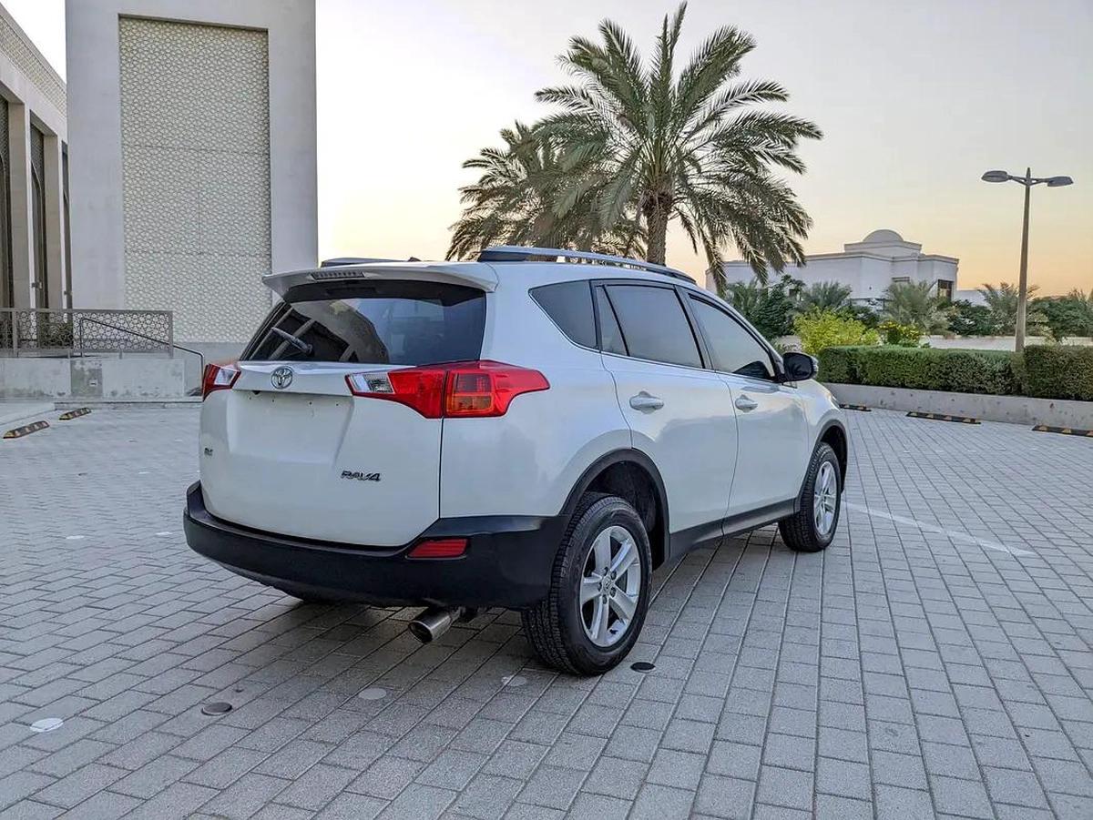 Toyota RAV4 GCC 2014 Prestine Condition Mid Option With Navigation Low KM Perfect Family SUV-9-9
