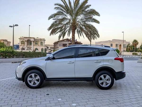 Toyota RAV4 GCC 2014 Prestine Condition Mid Option With Navigation Low KM Perfect Family SUV