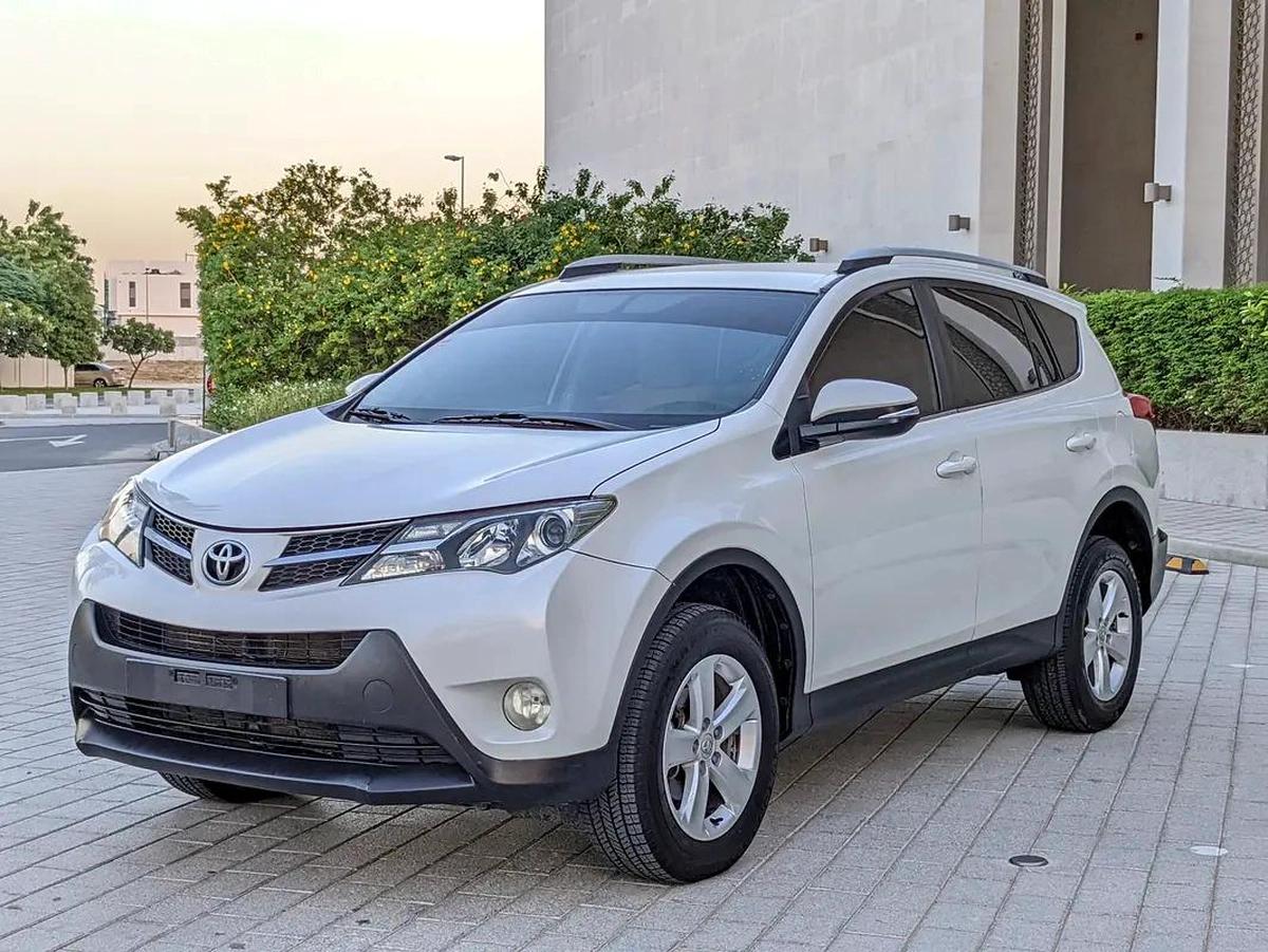 Toyota RAV4 GCC 2014 Prestine Condition Mid Option With Navigation Low KM Perfect Family SUV-0-0
