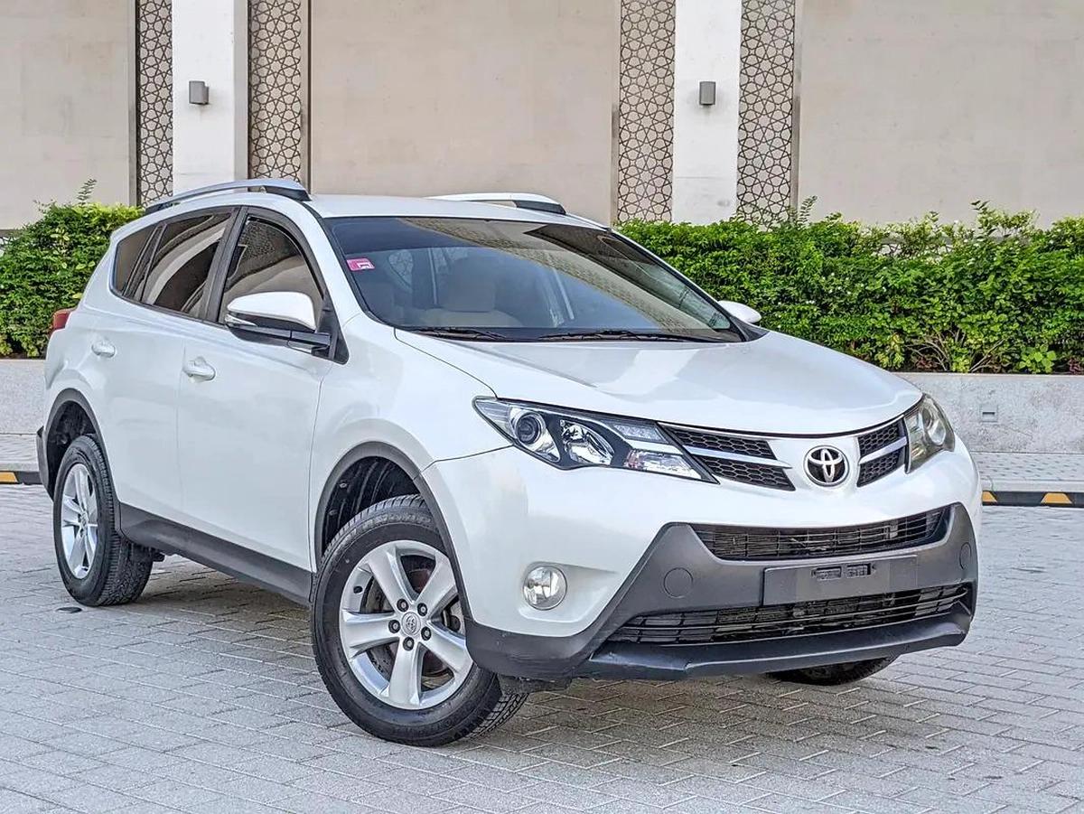 Toyota RAV4 GCC 2014 Prestine Condition Mid Option With Navigation Low KM Perfect Family SUV-15-15