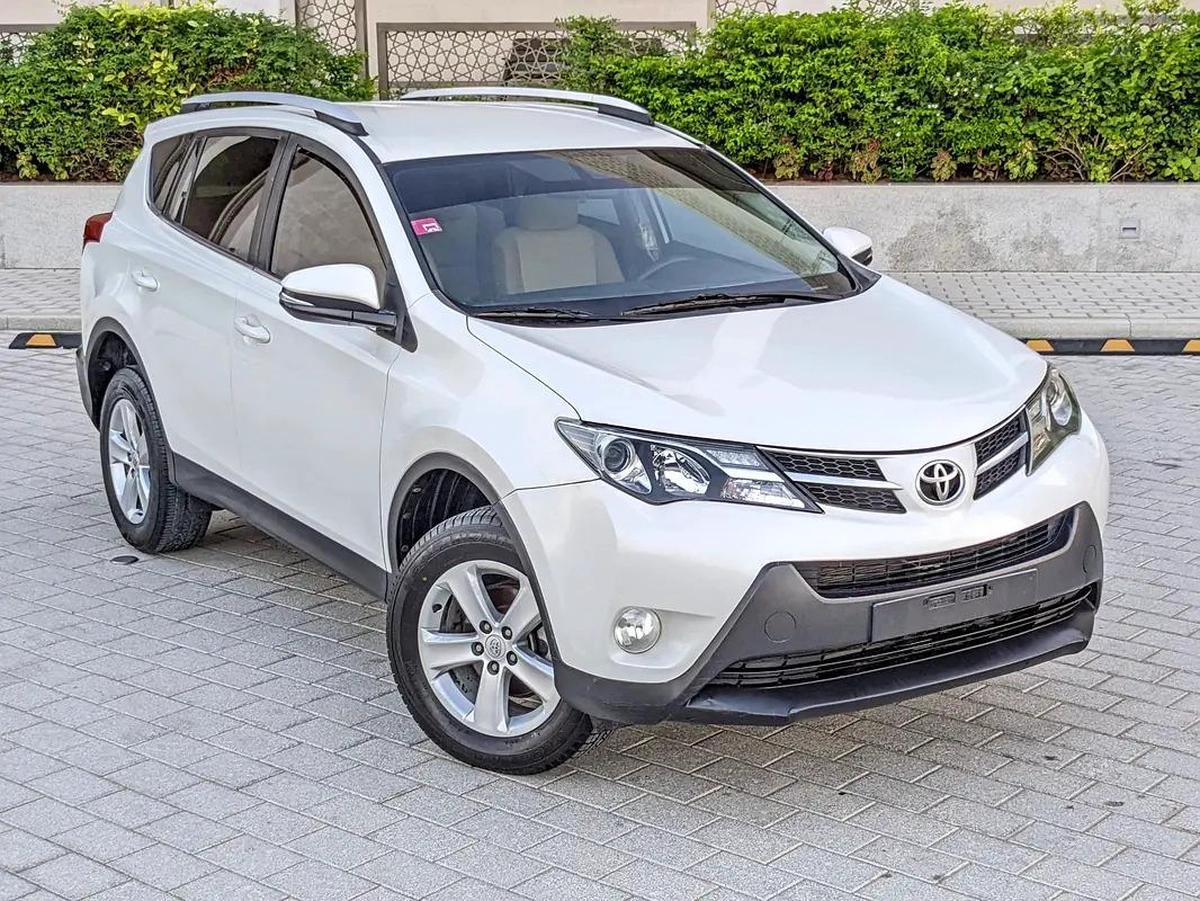 Toyota RAV4 GCC 2014 Prestine Condition Mid Option With Navigation Low KM Perfect Family SUV-8-8