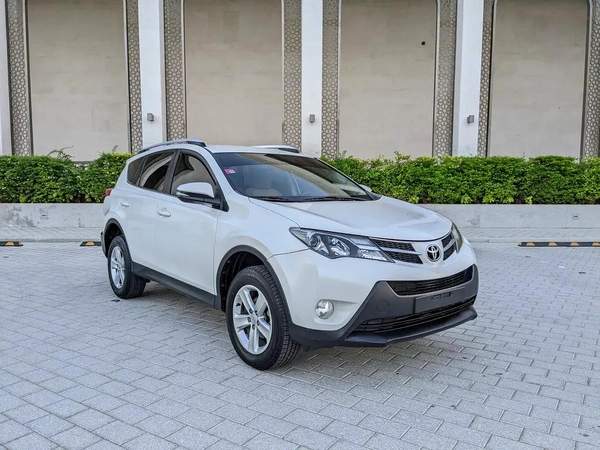 Toyota RAV4 GCC 2014 Prestine Condition Mid Option With Navigation Low KM Perfect Family SUV