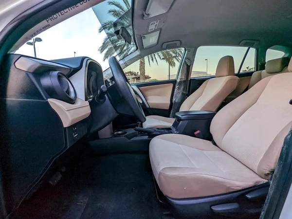 Toyota RAV4 GCC 2014 Prestine Condition Mid Option With Navigation Low KM Perfect Family SUV