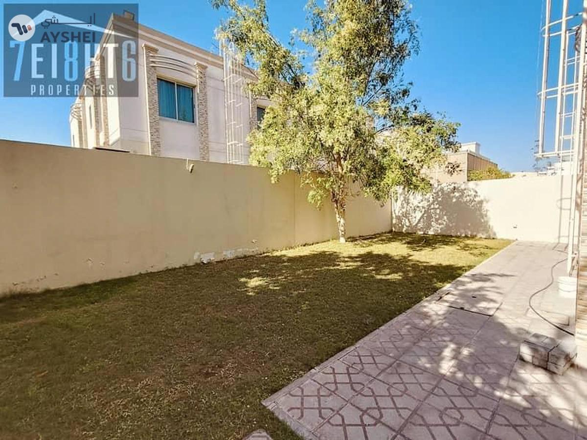 5 b/r modern design semi-indep villa with large living room + outside maids room-14-14