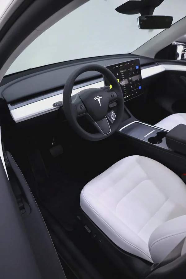 TESLA MODEL Y BRAND NEW 2024