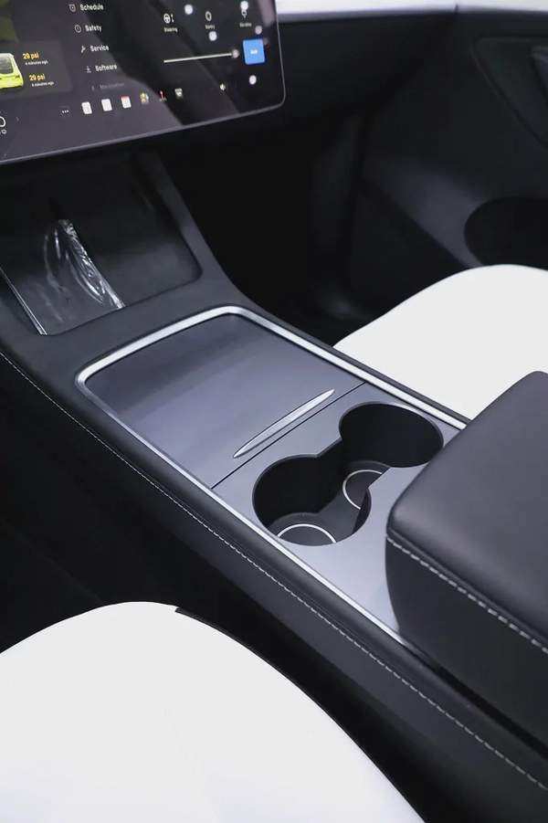 TESLA MODEL Y BRAND NEW 2024