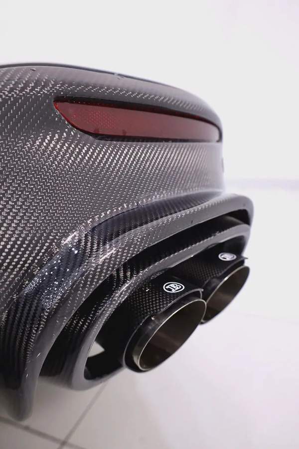 GLS 63 WITH FULL BRABUS 900 CARBON BODYKIT + PILOT SEATS + PREMIUM BRABUS INTERIOR + CARBON