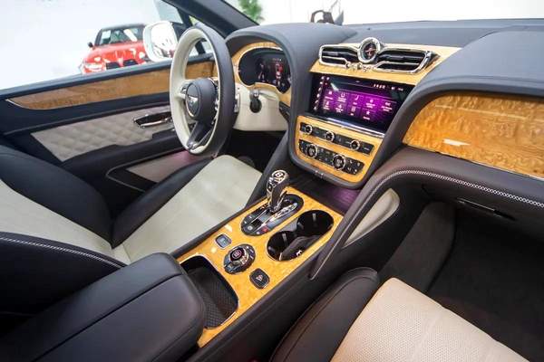 Bentley Bentayga V8 | 2021 | 13,000 km | Original Paint