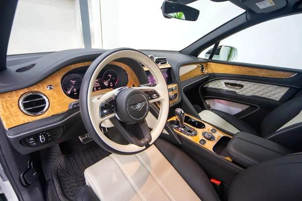 Bentley Bentayga V8 | 2021 | 13,000 km | Original Paint