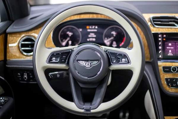 Bentley Bentayga V8 | 2021 | 13,000 km | Original Paint