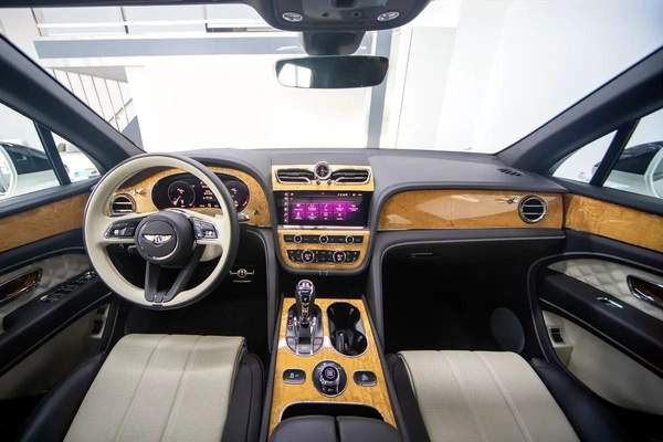 Bentley Bentayga V8 | 2021 | 13,000 km | Original Paint