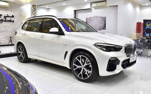 BMW X5 xDrive40i M-Kit ( 2019 Model ) in White Color GCC Specs