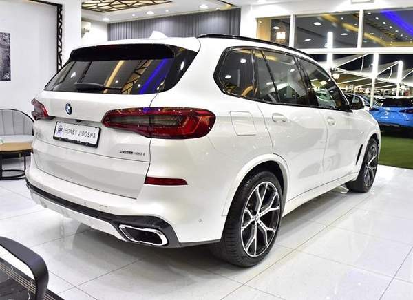 BMW X5 xDrive40i M-Kit ( 2019 Model ) in White Color GCC Specs