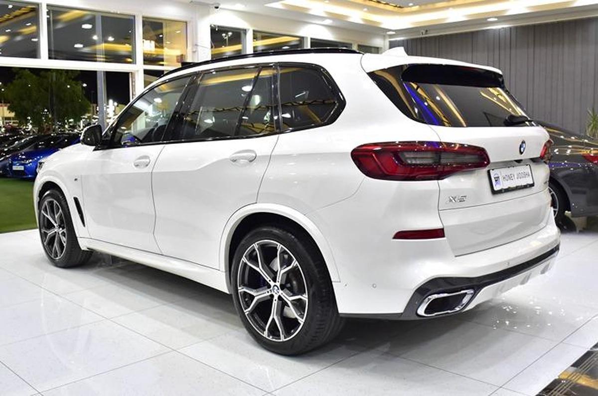 BMW X5 xDrive40i M-Kit ( 2019 Model ) in White Color GCC Specs-1-1
