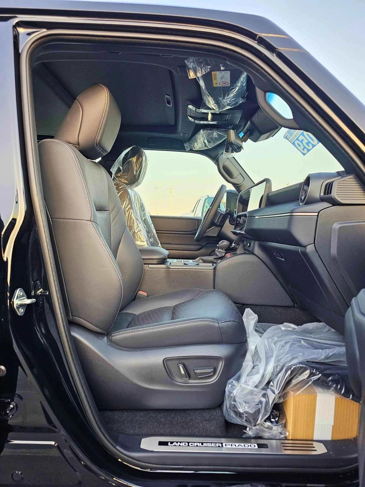 Toyota Prado PLATINUM | 2.8L V4 DIESEL | TOP VARIANT | 360* CAMERA | DIFF LOCK | SUNROOF-14-14
