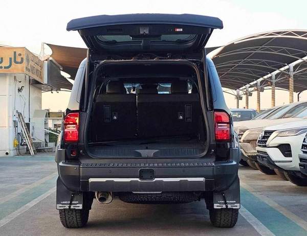Toyota Prado PLATINUM | 2.8L V4 DIESEL | TOP VARIANT | 360* CAMERA | DIFF LOCK | SUNROOF