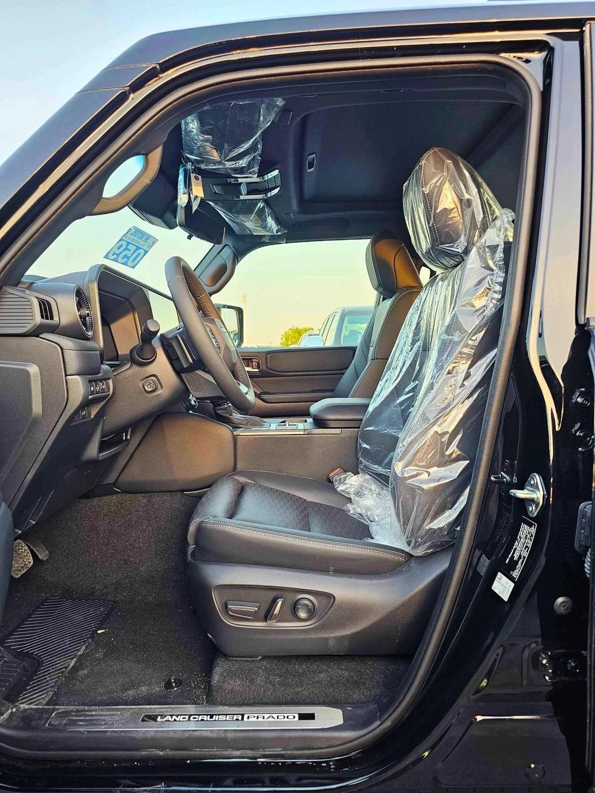 Toyota Prado PLATINUM | 2.8L V4 DIESEL | TOP VARIANT | 360* CAMERA | DIFF LOCK | SUNROOF-15-15