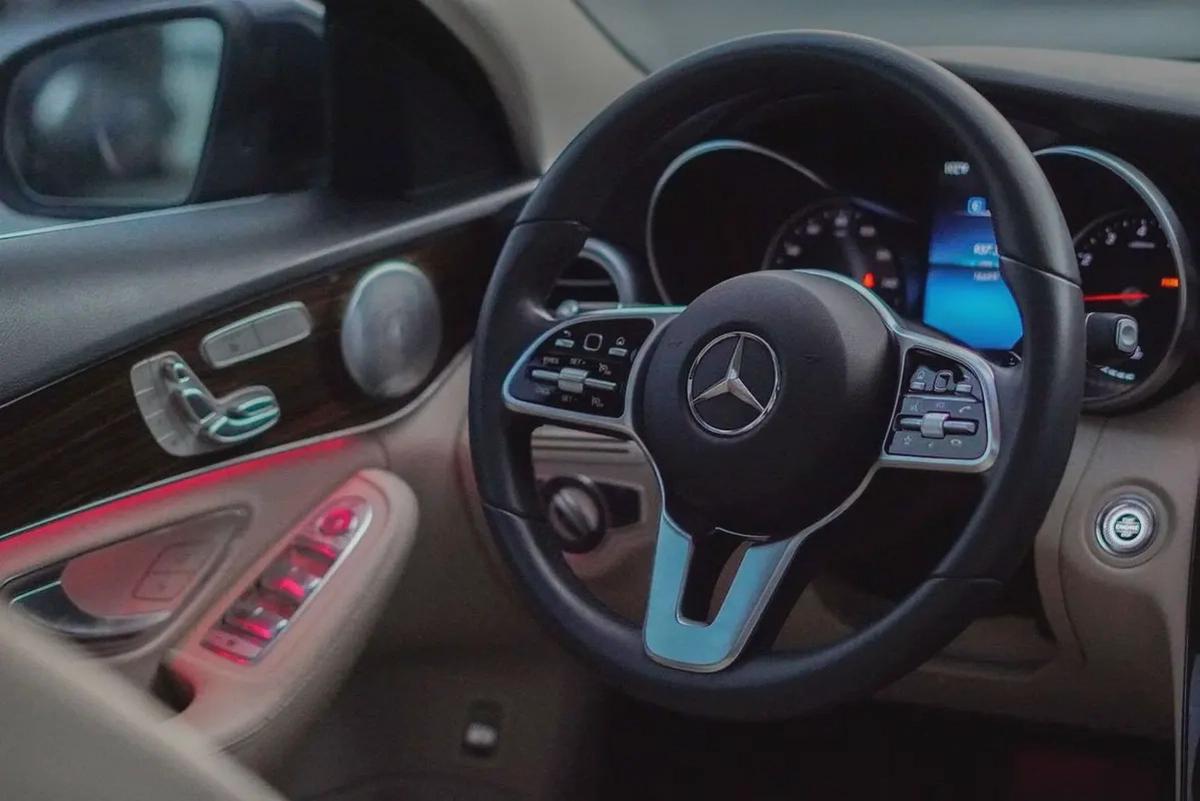 MERCEDES C300 2020-6-6