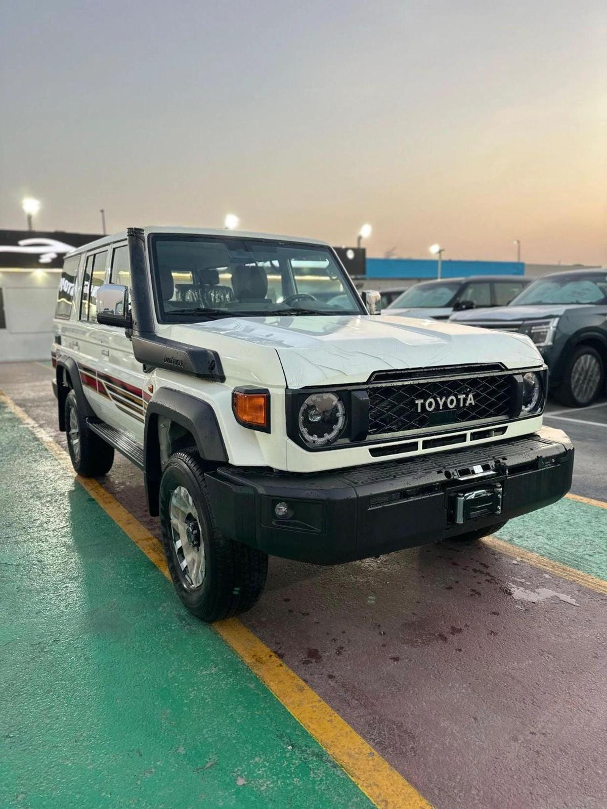 Toyota Land Cruiser 70 LX 2.8L LX 2.8L-0-0