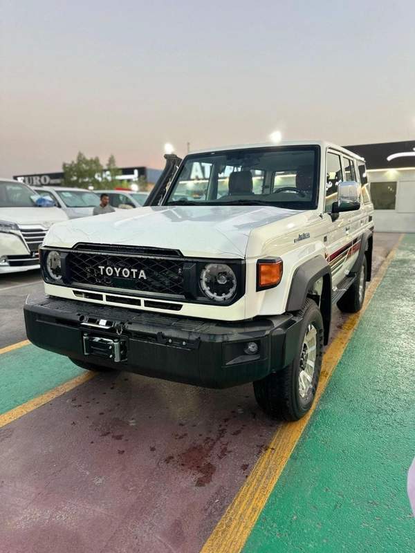 Toyota Land Cruiser 70 LX 2.8L LX 2.8L