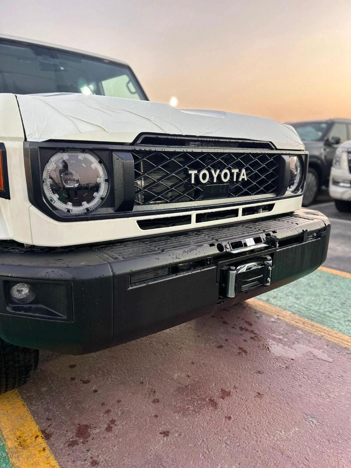 Toyota Land Cruiser 70 LX 2.8L LX 2.8L-3-3