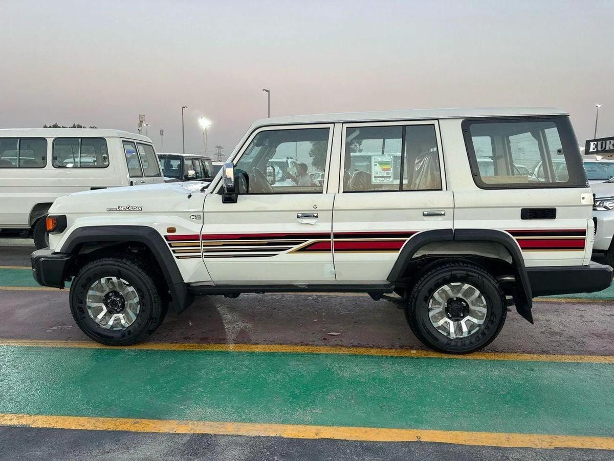 Toyota Land Cruiser 70 LX 2.8L LX 2.8L-6-6
