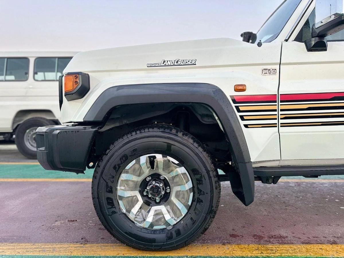 Toyota Land Cruiser 70 LX 2.8L LX 2.8L-7-7