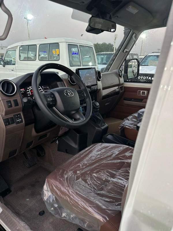 Toyota Land Cruiser 70 LX 2.8L LX 2.8L