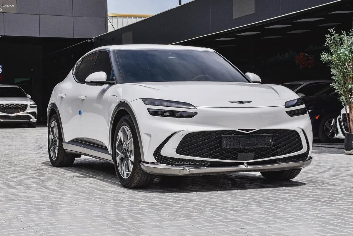 Genesis GV70 Electric 2022 | Korean Specs | Clean Title | 26K KM | White | جينسس GV70 كهرباء 2022-2-2