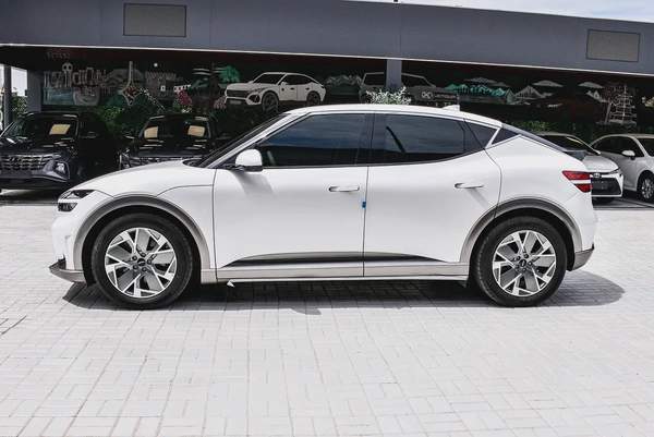 Genesis GV70 Electric 2022 | Korean Specs | Clean Title | 26K KM | White | جينسس GV70 كهرباء 2022