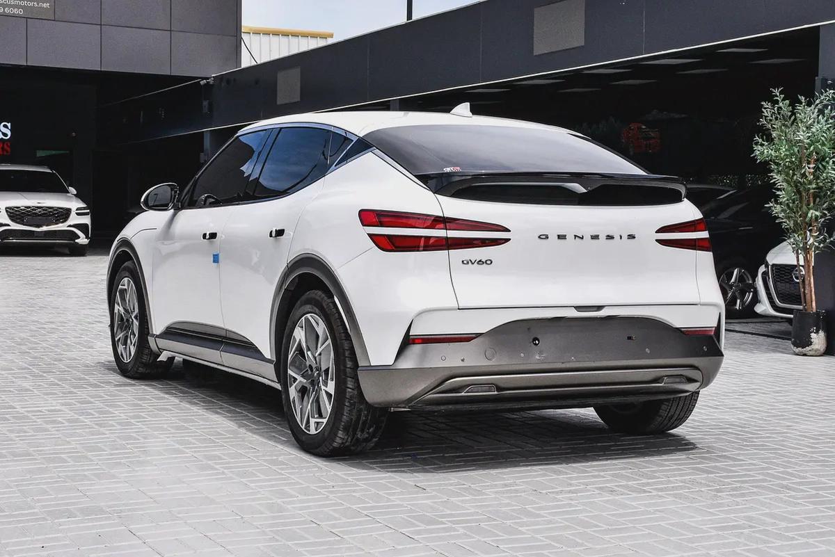 Genesis GV70 Electric 2022 | Korean Specs | Clean Title | 26K KM | White | جينسس GV70 كهرباء 2022-6-6