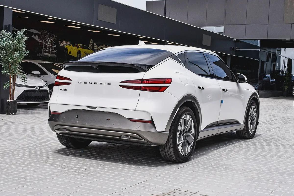 Genesis GV70 Electric 2022 | Korean Specs | Clean Title | 26K KM | White | جينسس GV70 كهرباء 2022-7-7