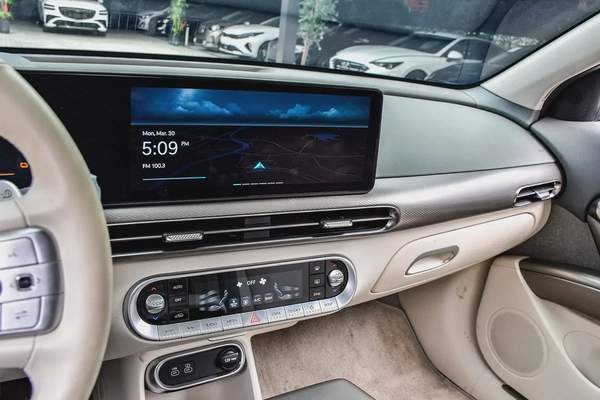 Genesis GV70 Electric 2022 | Korean Specs | Clean Title | 26K KM | White | جينسس GV70 كهرباء 2022