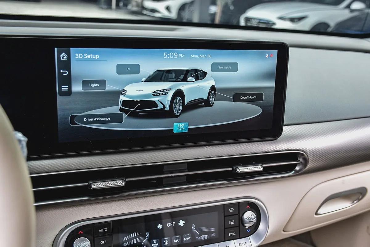 Genesis GV70 Electric 2022 | Korean Specs | Clean Title | 26K KM | White | جينسس GV70 كهرباء 2022-17-17