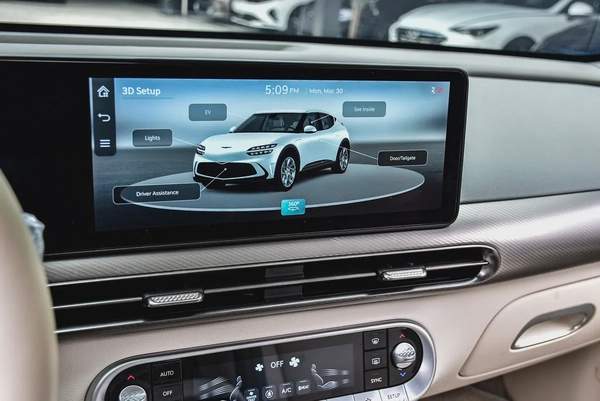 Genesis GV70 Electric 2022 | Korean Specs | Clean Title | 26K KM | White | جينسس GV70 كهرباء 2022