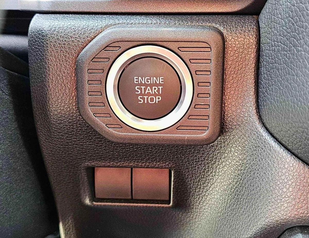 Toyota Prado ALL ROUNDER / MID OPTION / 2.4L PETROL V4 / LETHAER WITH DRIVER PWR SEAT / COOL BOX-9-9