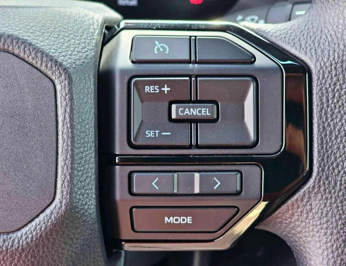 Toyota Prado ALL ROUNDER / MID OPTION / 2.4L PETROL V4 / LETHAER WITH DRIVER PWR SEAT / COOL BOX-7-7