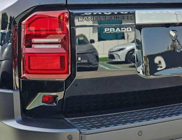 Toyota Prado ALL ROUNDER / MID OPTION / 2.4L PETROL V4 / LETHAER WITH DRIVER PWR SEAT / COOL BOX