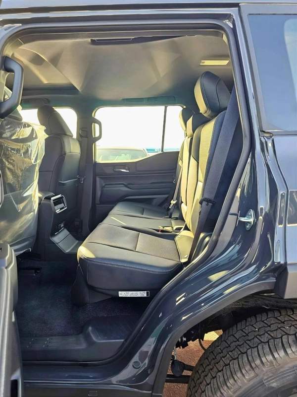 Toyota Prado ALL ROUNDER / MID OPTION / 2.4L PETROL V4 / LETHAER WITH DRIVER PWR SEAT / COOL BOX