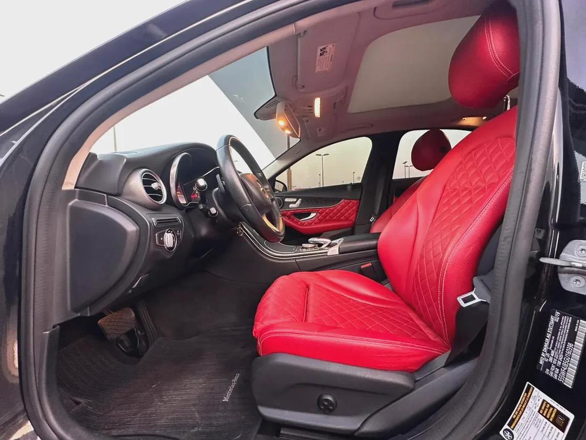 Mercedes-Benz C 300 AMG 2019 - American Specs-4-4